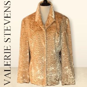 PRICE⬇️ Faux Fur Light Gold Coat ✨MAGNIFICENT✨